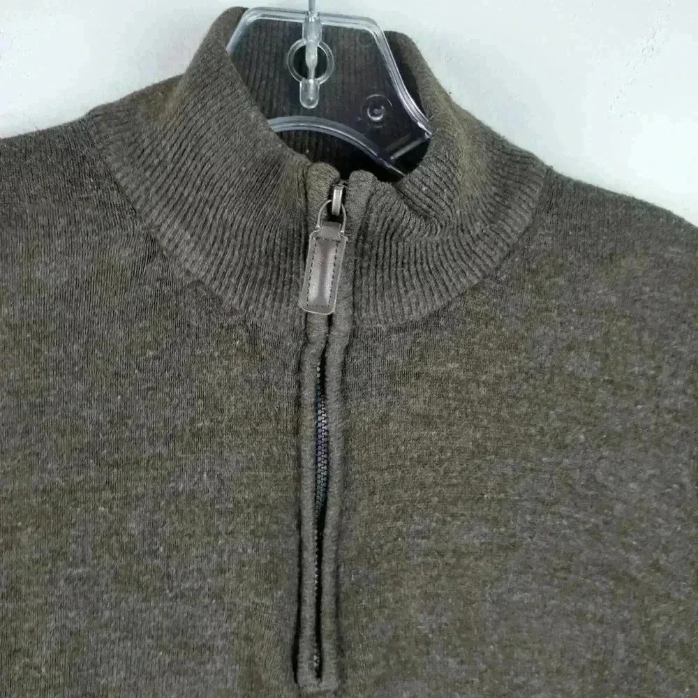 Oscar DE La Renta Size Medium 100% acrylic EUC
